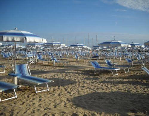 Hotel Gialpina Viserba Di Rimini Eksteriør billede